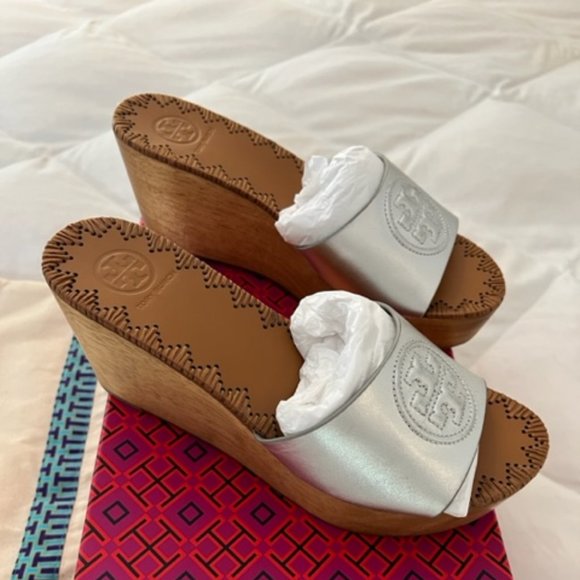 NIB Tory Burch Patty 80mm Platform Wedge Sandal Veg Nappa Metallic Silver 7 RARE - Picture 2 of 14